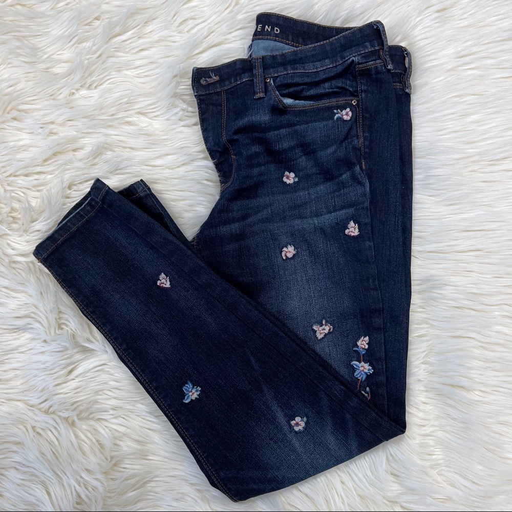 WHBM “The Girlfriend” jeans size 8 Never worn